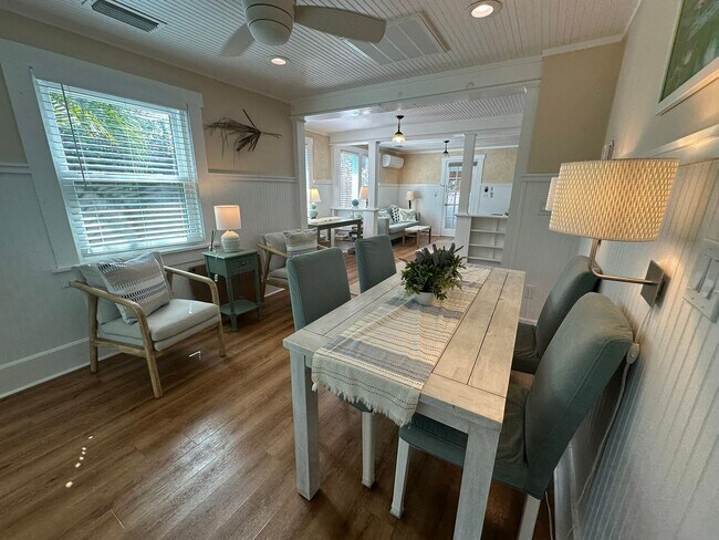 Building Photo - GULFPORT FURN. COTTAGE 2/2 EIGHT MONTH RENTAL MAY 1, 2026-JAN. 3, 2027