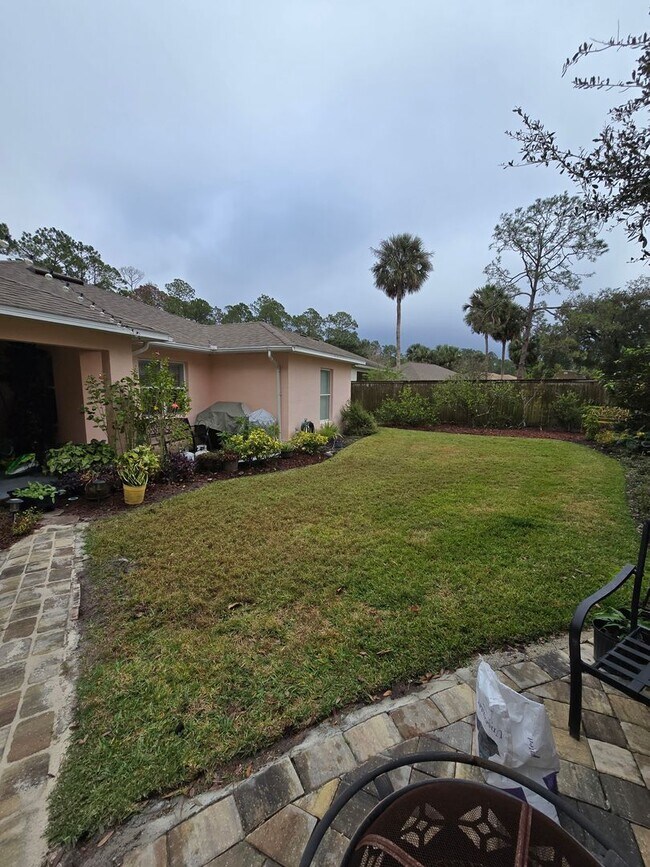 Building Photo - 4 bedrooms, 2 bathrooms, 2 car garage