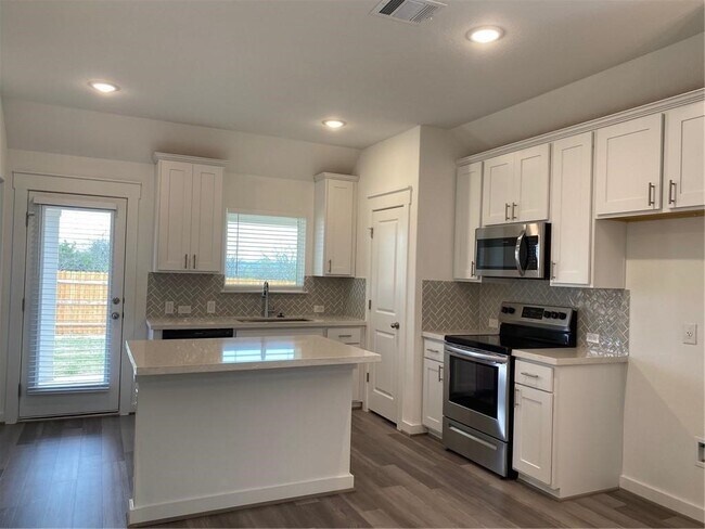 Building Photo - 652 Pheasant Hill Ln