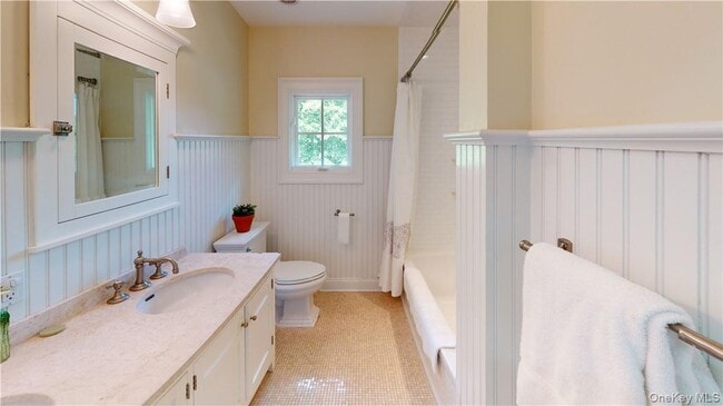 Building Photo - 225 S Barry Ave