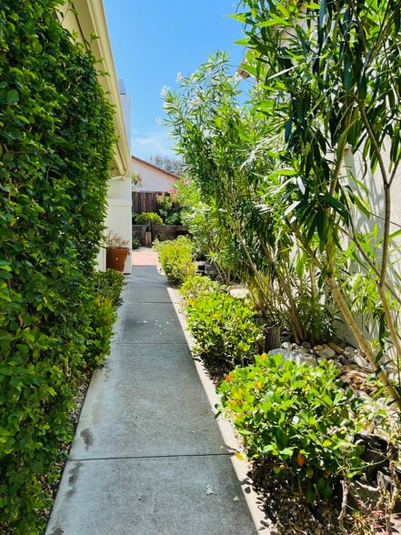 Building Photo - 15853 Windrose Way