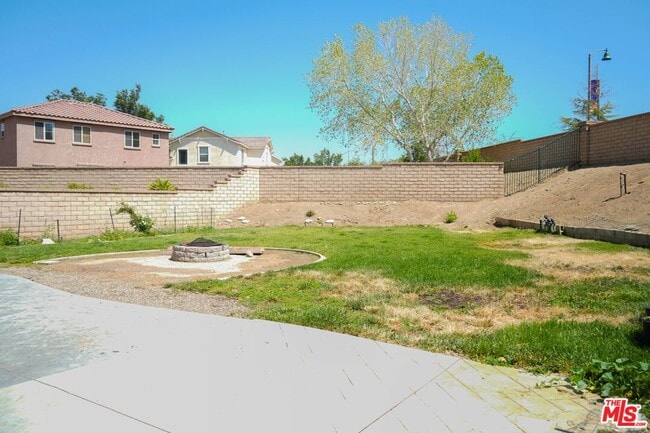 Building Photo - 2732 Hemlock Rd