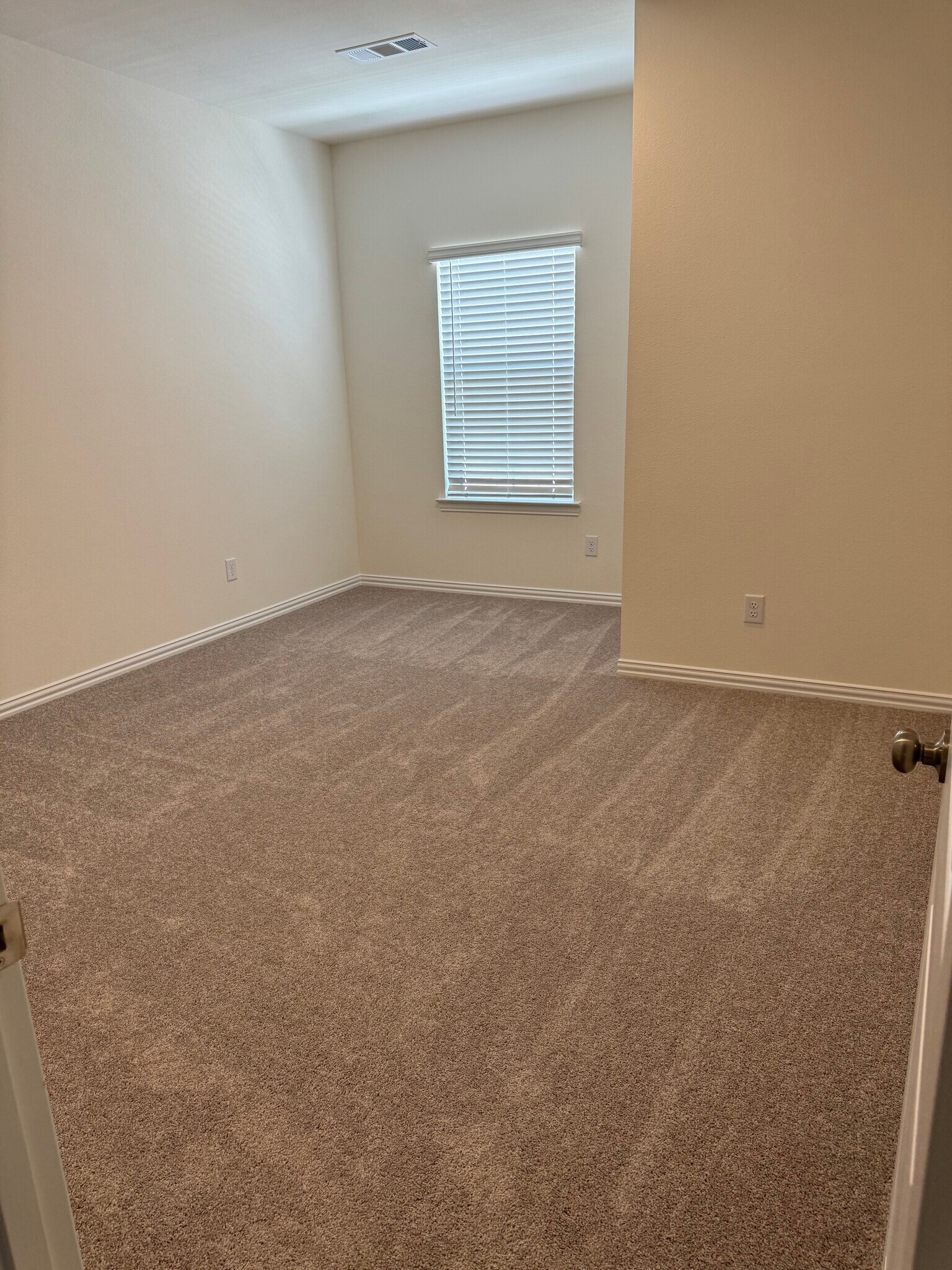 Building Photo - 2821 Jacaranda Dr