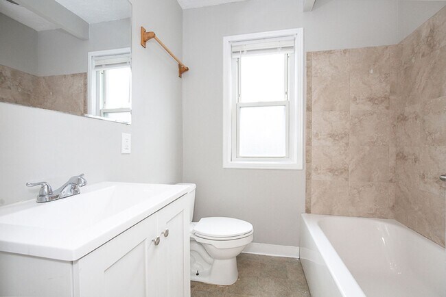 Building Photo - 3 Bed/1 Bath Single Family Home!