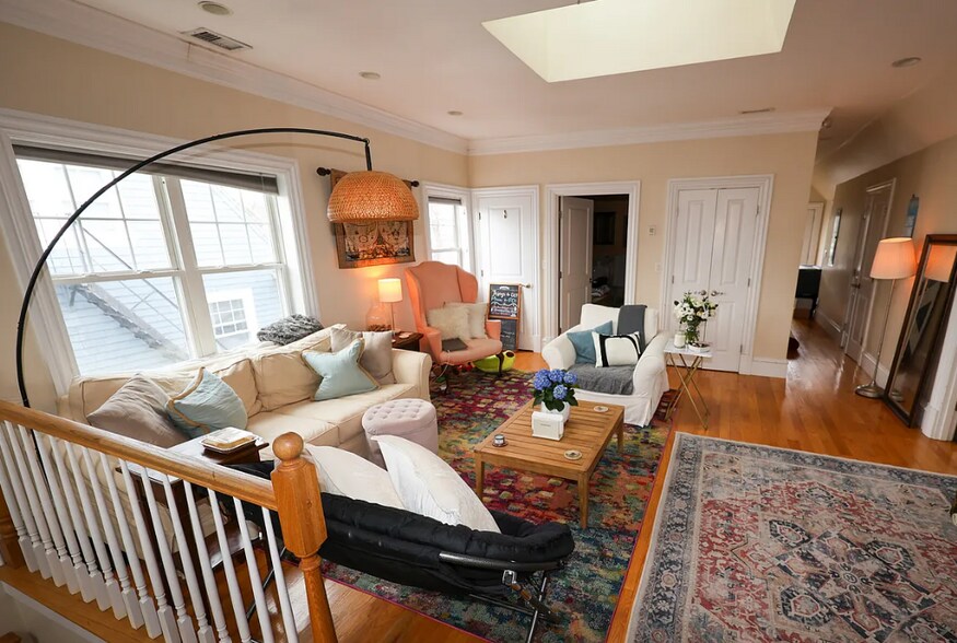 Building Photo - 55 Hobart St