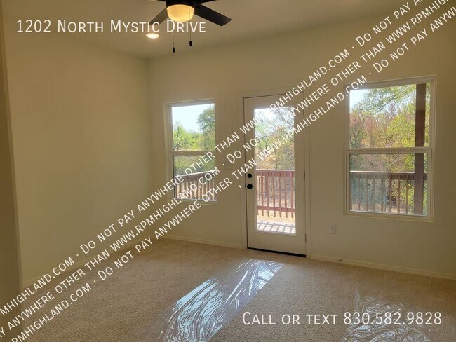 Building Photo - 1202 Mystic Dr