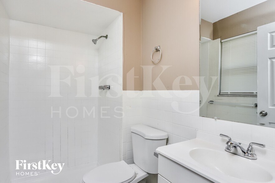 Building Photo - 9963 Meadow Ave