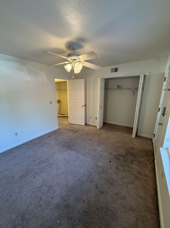 Building Photo - Sun-Filled 2/2 with Stainless Appliances & New Carpet