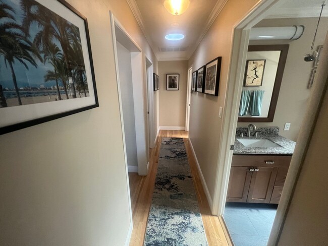 Building Photo - Beautiful 3 bed 2 bath fully furnished hom...