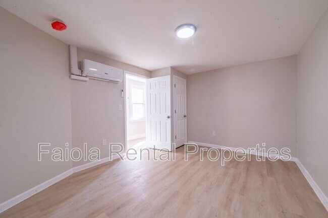 Building Photo - 115 N Delancy Pl