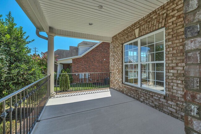 Building Photo - Luxury 4BR Home with River Views & Entertainer’s Bonus Room