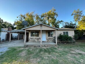 Building Photo - Great central Cottonwood location, LVP flo...