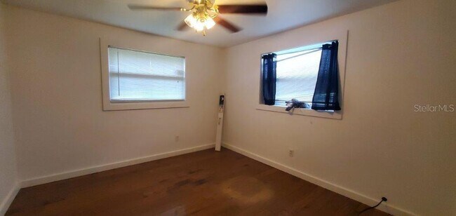 Building Photo - 5620 Sabal Palm Ln