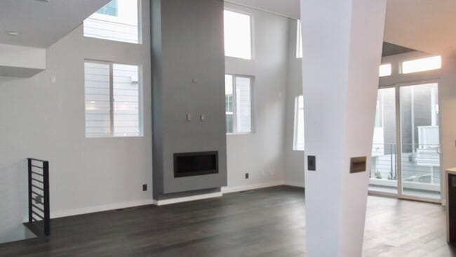 Building Photo - 205 S Irena Ave
