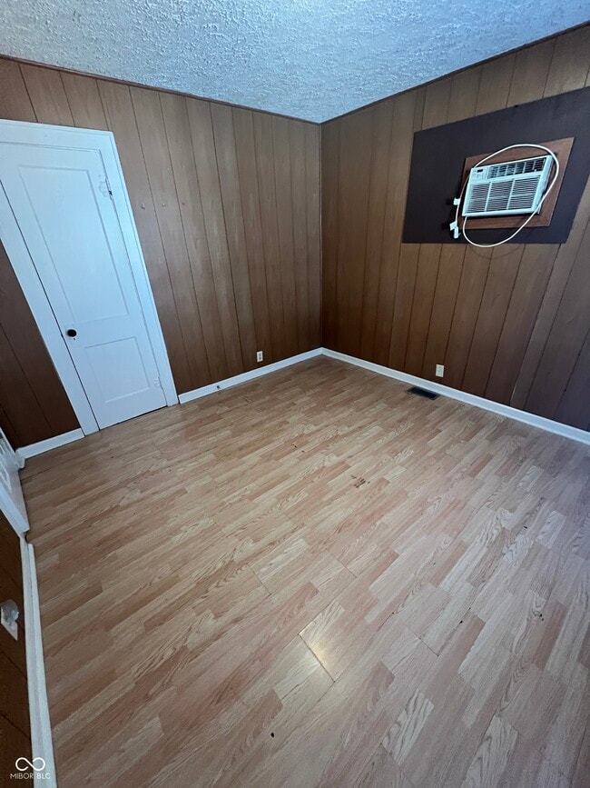 Building Photo - 918 N Kealing Ave