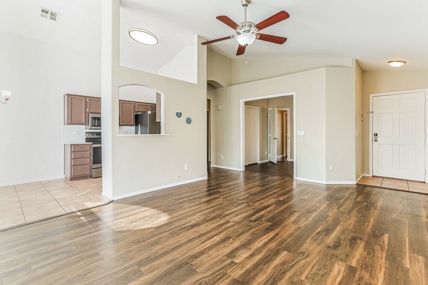 Building Photo - 1247 E Cindy St