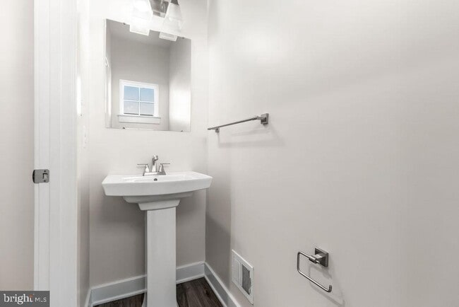 Building Photo - 2305 Wadlow Ln