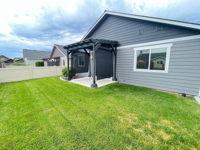 Building Photo - 3 bedroom 2 bathroom home located in Rathdrum