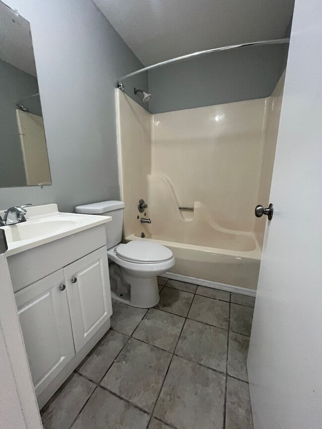 Building Photo - 2213 Jonathan Dr NW