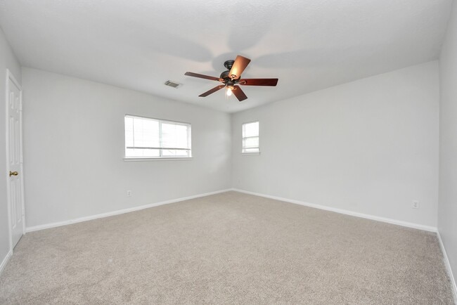 Building Photo - 7238 Foxshadows Ln