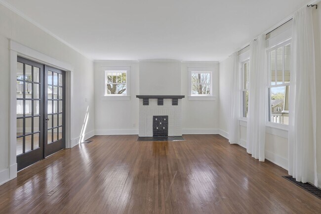 Building Photo - 4th Ave Riverside