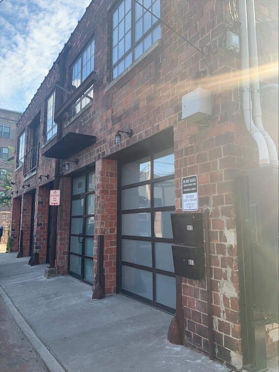 Building Photo - 855 N Pearl St