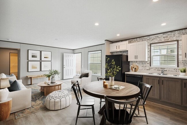 Building Photo - 10 Benjamin Ln