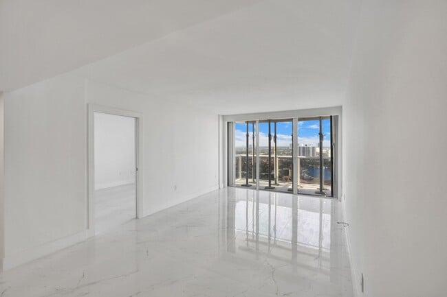 Building Photo - 3625 N Country Club Dr