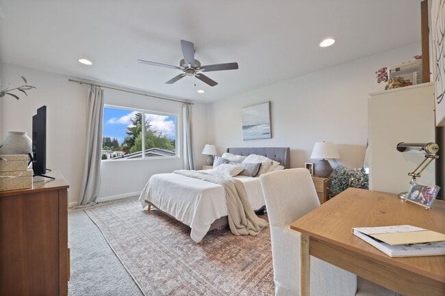 Building Photo - Spacious & Stylish 4-Bedroom A/C Townhome!