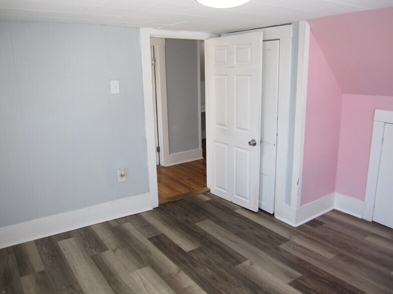 Building Photo - 6 Cart Path