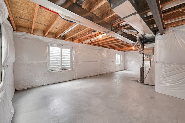 Building Photo - $2,145.00, 4-bed, 2.5-bath located in Colo...