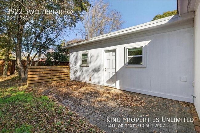 Building Photo - 3922 Sweetbriar Rd