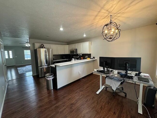 Building Photo - 722 Woodridge Dr