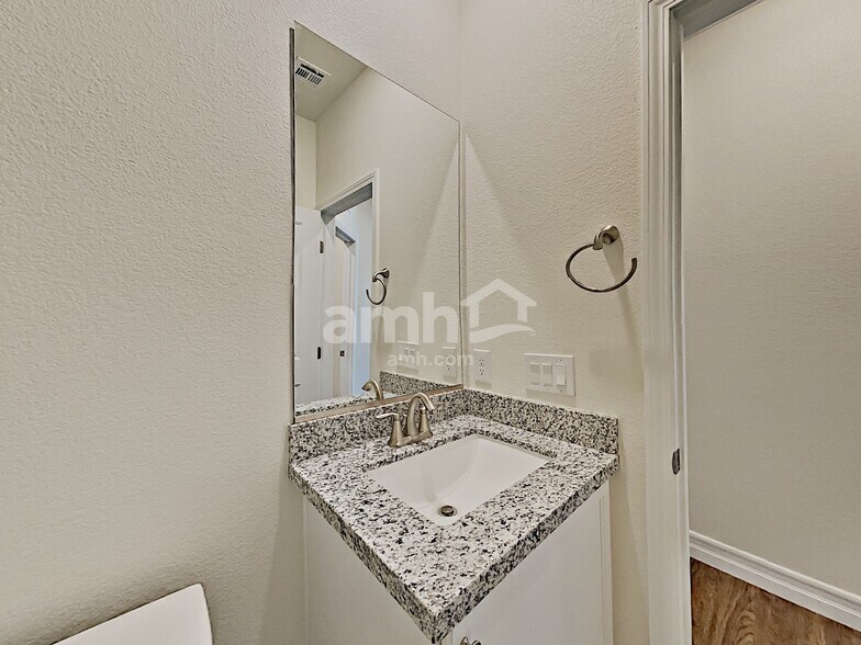 Building Photo - 9875 S Eastern Ave