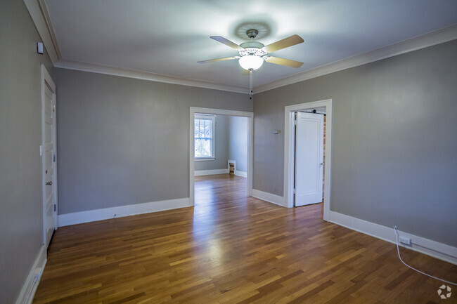 1 BR, 1 BA - 900 SF - Brinkleys Apartments