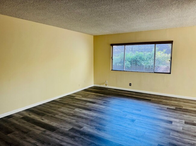 Building Photo - 1810 Ramona Ave