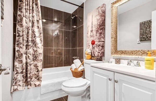 Building Photo - 4 Bed and 2 Bath Beautiful Bellevue Single...