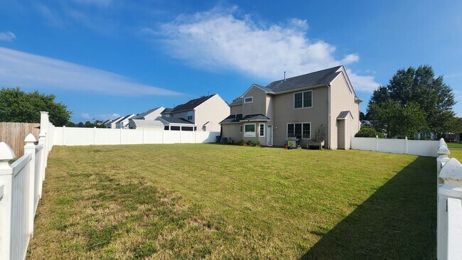 Building Photo - Sawyer Lakes