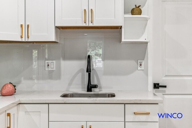 Building Photo - 372 Avalon Dr