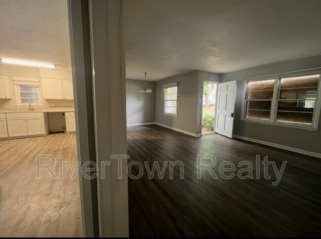 Building Photo - 1423 Abernathy Rd