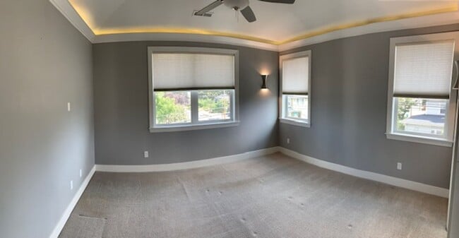 Building Photo - Montavilla Four Bedrooms, Four Bathrooms H...