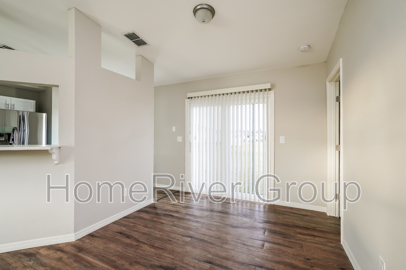 Building Photo - 902 SW 11th Ct