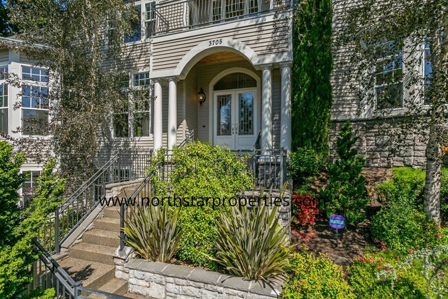 Building Photo - Stunning Home in Hidden Creek