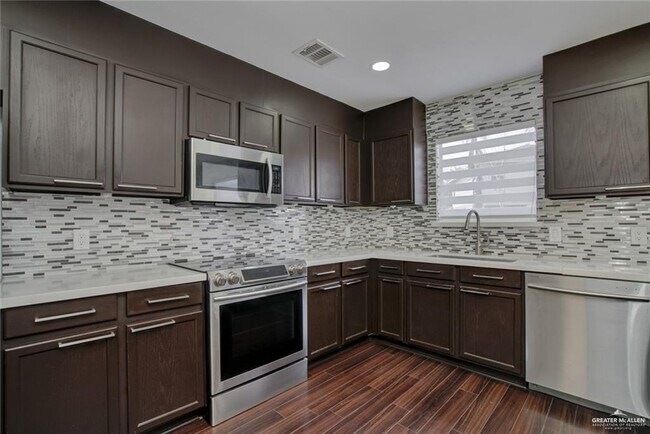 Building Photo - 41 San Fabian St