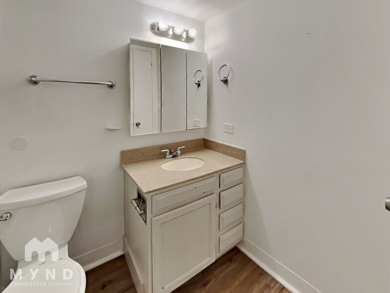 Building Photo - 1366 Garfield St