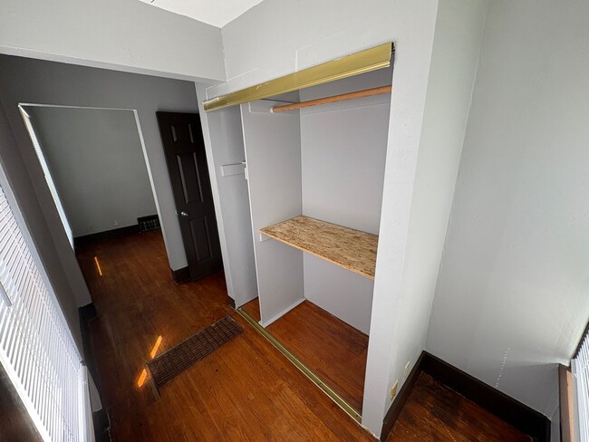 Building Photo - Large Kitchen, Hardwood Floors, Laundry included