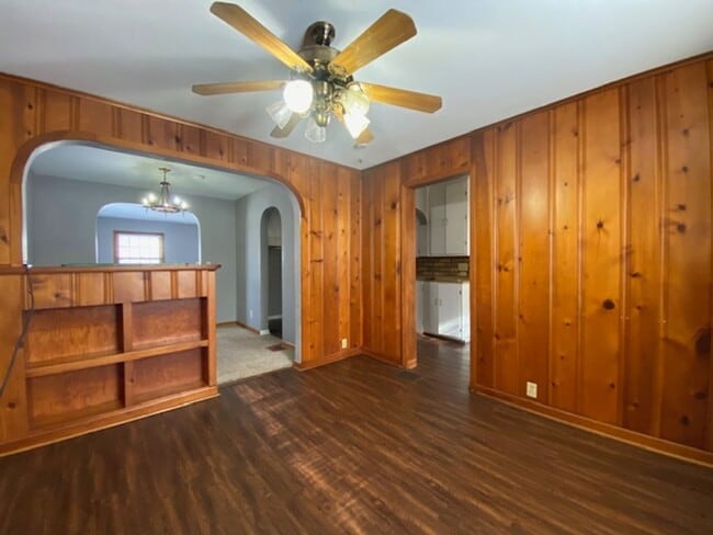 Building Photo - Welcome to this charming 3-bedroom, 1.5-bathroom double in the heart of Springfield, OH+