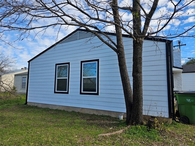Building Photo - 1008 Cushing Dr