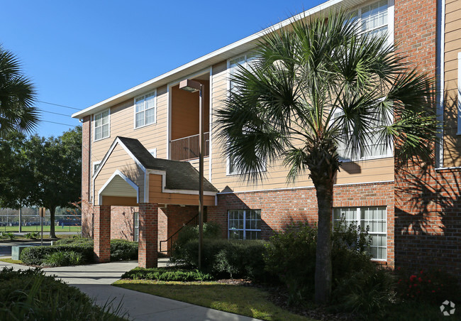 Building Photo - STUDENTS ONLY - College Square Apartments