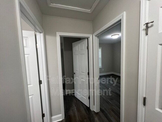 Building Photo - 2109 Hart St